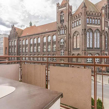 Stocznia By Golden Glow *