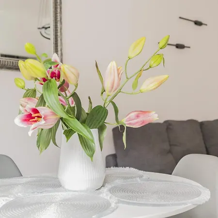 Stocznia By Golden Glow *