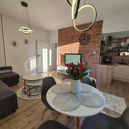 Stocznia By Golden Glow