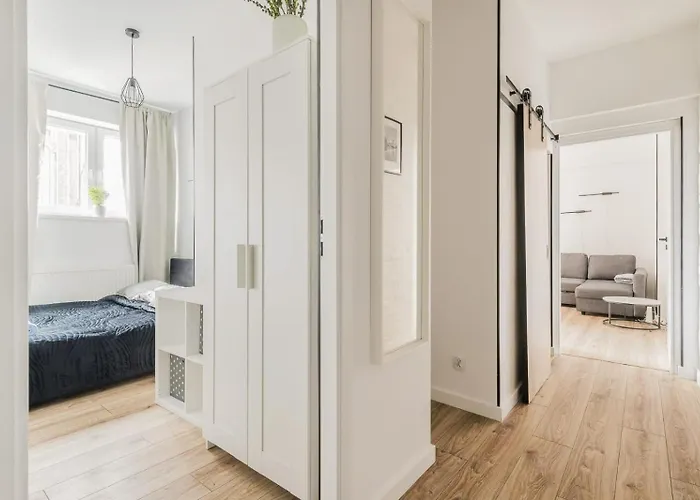 Stocznia By Golden Glow *